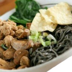 Mie Hitam Ayam Jamur Spesial