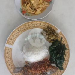 Nasi Ikan Mas Goreng Kremes