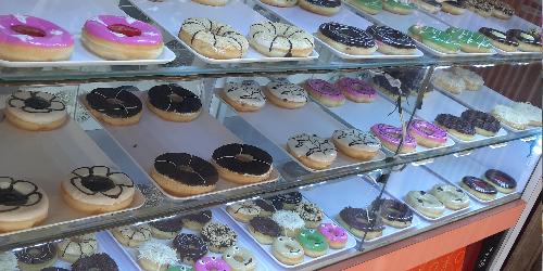 E Donuts Bakery, Lebo