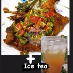 Nasi Ayam Sambal Pecak   Ice Tea