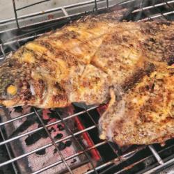 Ikan Gurami Bakar Kecap Manis ( 2-3 Orang )   Sambal