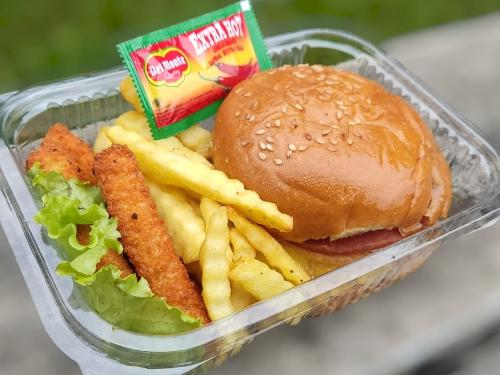 Burger Kebab Mie Box, Disikose