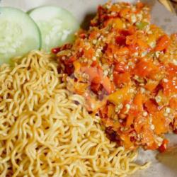 Mie Goreng Ayam Geprek   Topping Telur Acak   Thai Tea