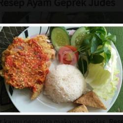 Ayam Geprek Maknyus Lengkap