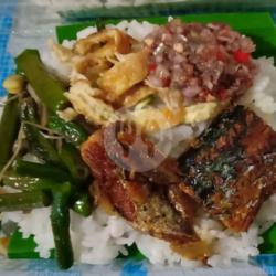 Nasi Jinggo Ikan (sambal Mattah)