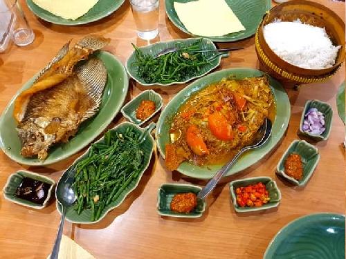 Seafood, Lalapan Ikan Ayam Bebek & Nasi Goreng, Blimbing