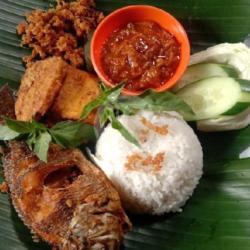 Pecel Nila Goreng Lengkap