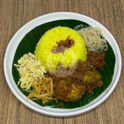 Nasi Kuning Ayam Goreng