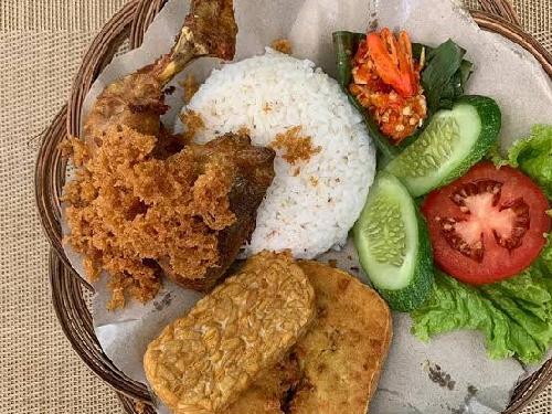 Ayam Gimbal Tulang Lunak, Pangsit Portugal, Cinunuk Cileunyi