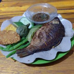 Ikan Mas Goreng Tahu Tempe Kuah Pindang