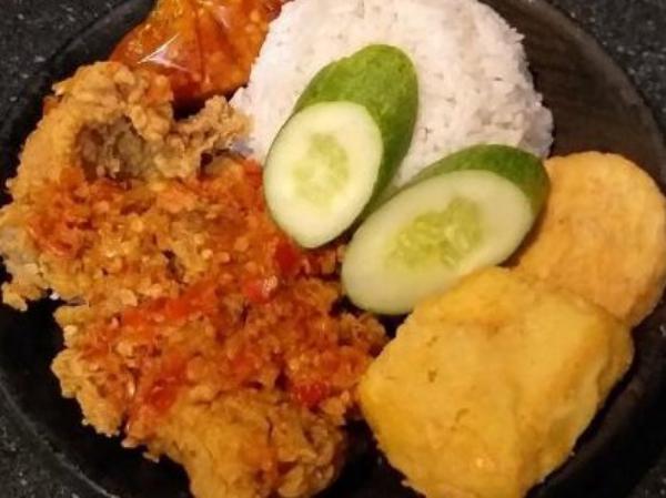 Ayam Geprek Dapur Mamaqu, Cipondoh - GoFood