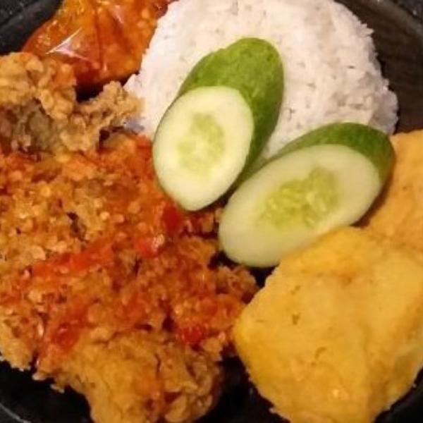 Ayam Geprek Dapur Mamaqu, Cipondoh - GoFood