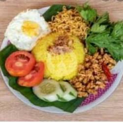 Nasi Kuning Dadar Telor /ceplok