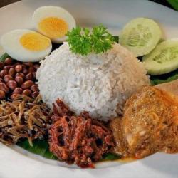 Nasi Lemak Malaysia Ayam Goreng