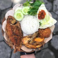 Penyetan Mujaer   Tahu Tempe Terong