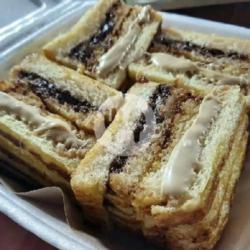 Roti Bakar (tiramisu - Coklat)