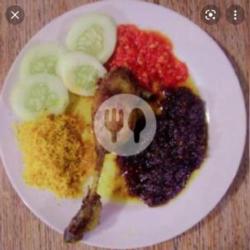 Bebek Goreng  Paha Bawah Bumbu Hitam