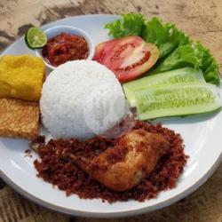 Nasi Ayam Kremes Srundeng Dada