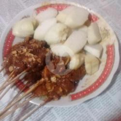 Sate Daging Ayam Biasa   Lontong