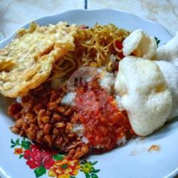 Nasi Uduk   Gorengan   Telur