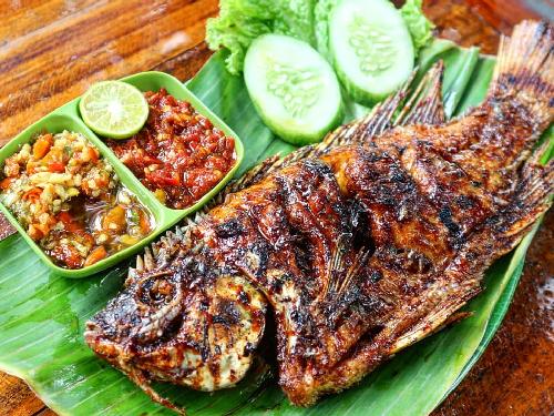 Ikan Dan Ayam Bakar Bu Dewi, Sriwijaya