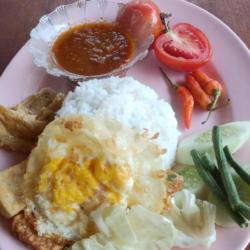 Nasi Penyetan Tahu Tempe Telor Ceplok   Es Teh   Krupuk