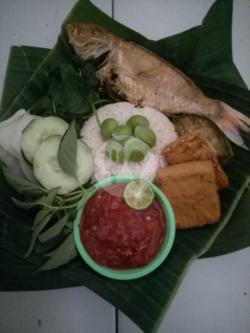 Nasi Tempong Ikan Laut