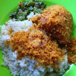Nasi Ayam Serundeng   Es Tehtawar