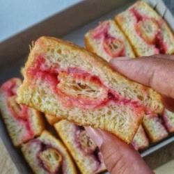 Roti Bakar Selai Strawberry   Puff Pastry Small