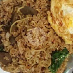 Nasi Goreng Mawut Ayam Sosis