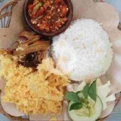 Nasi Ati Ampela Kremes