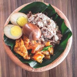 Gudeg Campur Krecek Dan Telur