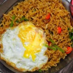 Indomie Goreng Telor Ceplok Pedas