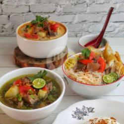 Sop/ Soto Campur (daging, Kikil, Paru, Babat)