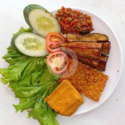 Lalapan Tahu Tempe Dan Terong