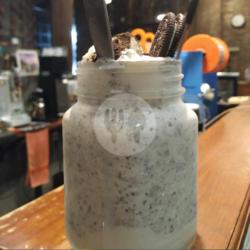 Oreo Vanilla Shake