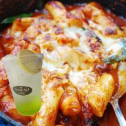 Spicy Tteokbokki Mozzarella   Telur   Sweaty Moctail