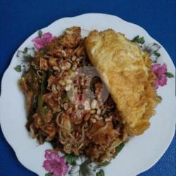 Tipat Cantok Telor Dadar