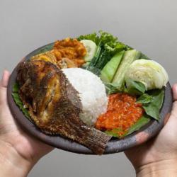 Nasi Tempong Ikan Nila