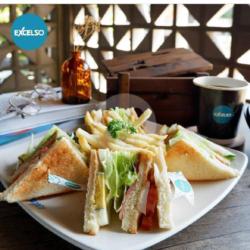 Signature Club Sandwich*