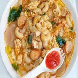 Seblak Sosis Spesial (kerupuk, Telor, Sayuran, Sosis, Mie, Macaroni)