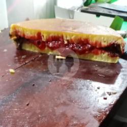 Martabak Strawbery Kacang Susu