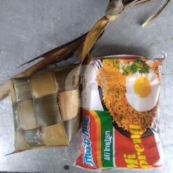 Lontong Indomie Goreng