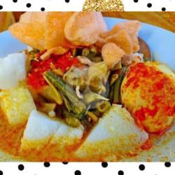 Lontong Sayur Plus Telor Balado