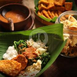 Nasi Pecel (sayur   Kembang Turi) Pincuk Madiun