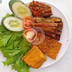 Lalapan Tahu Tempe Terong Mix