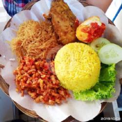 Nasi Kuning, Ayam, Telur