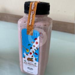 Susu Almond Strawberry Smoothie