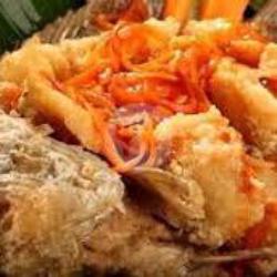 Gurame Crispy   Lalapan   Sambal   Es Teh