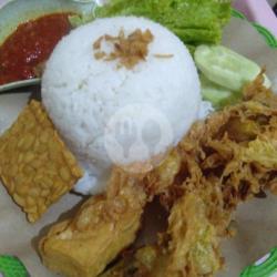 Pecal  Ayam Nasi  Sambal Tahu Tempe Lalapan